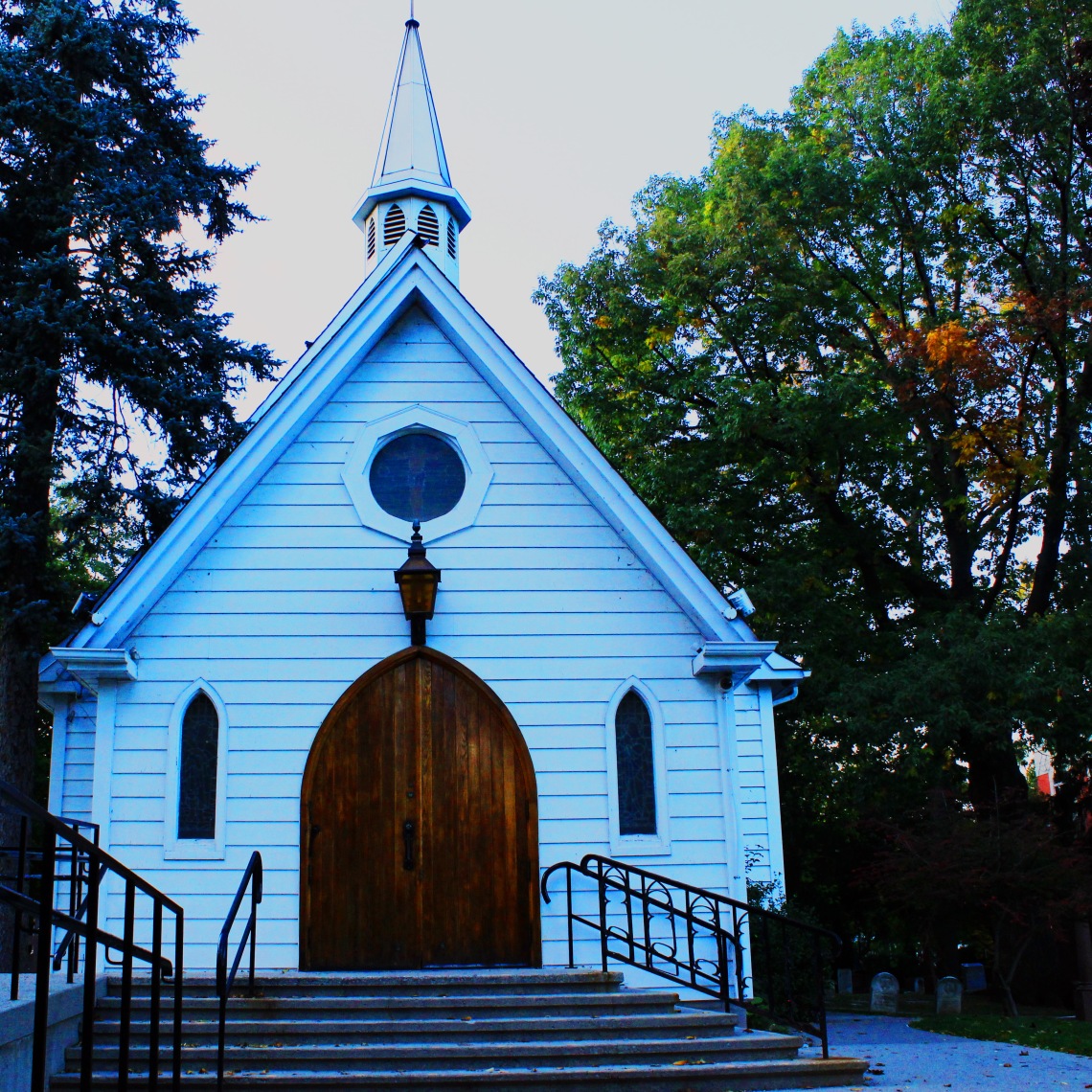 St. Luke's Anglican Church, built in 1834; Burlington (Ont). Photo by @erskinec